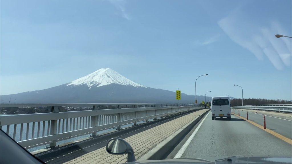 河口湖大橋から見える富士山