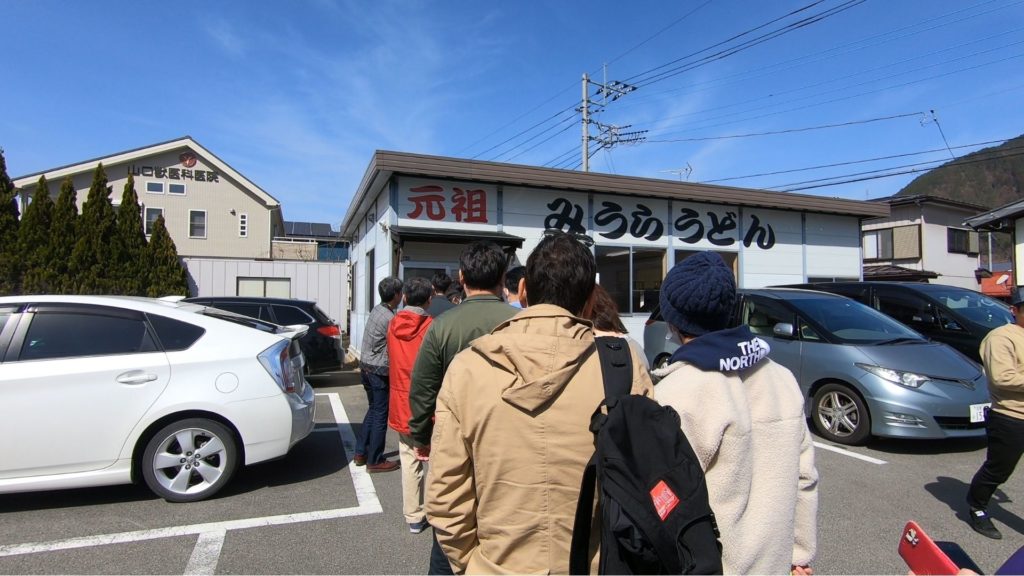 開店前でも行列ができる