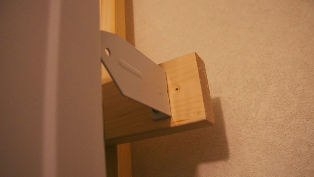 付属の壁掛け金具
