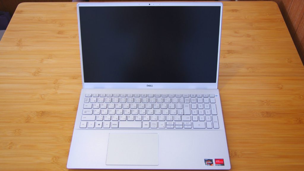モニターも大きくて、キーボードもテンキー付き