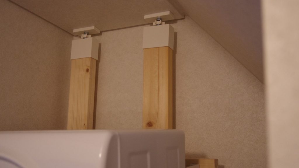 2X4で壁掛けにしました