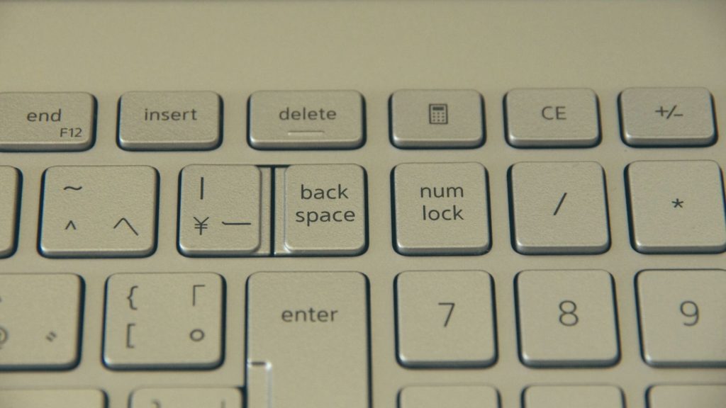 backspaceキーとnumlockキーが隣どおし