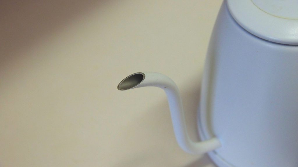 注ぎ口は細いほうがコーヒーは淹れやすいです